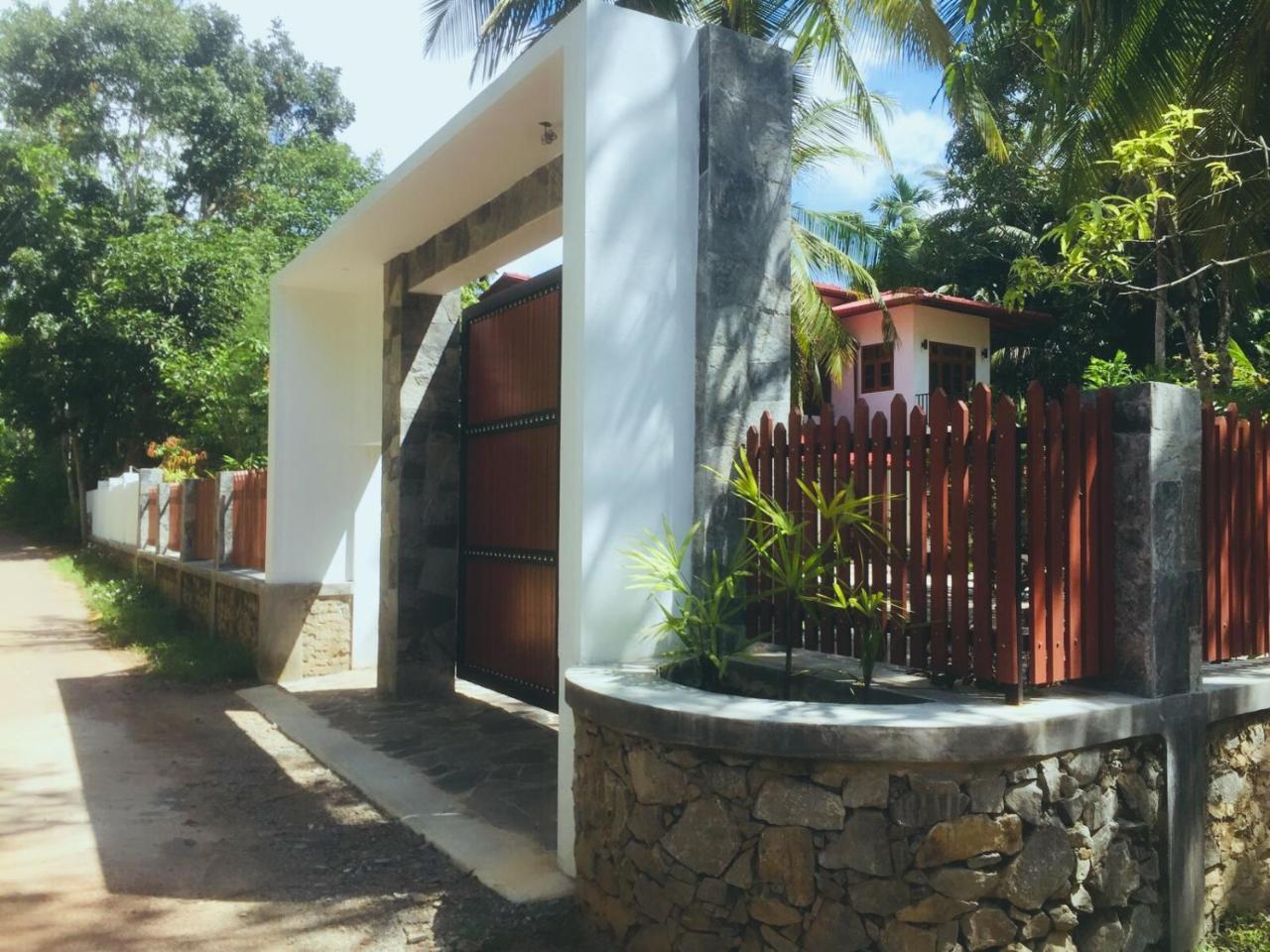 Casa Blanca Hotel Ahangama Exterior photo